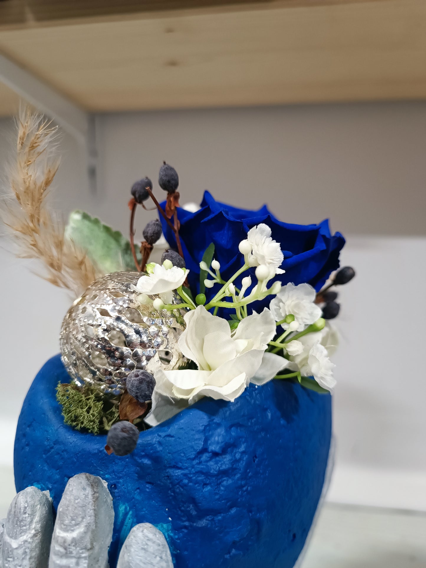 Composizione con rosa stabilizzata