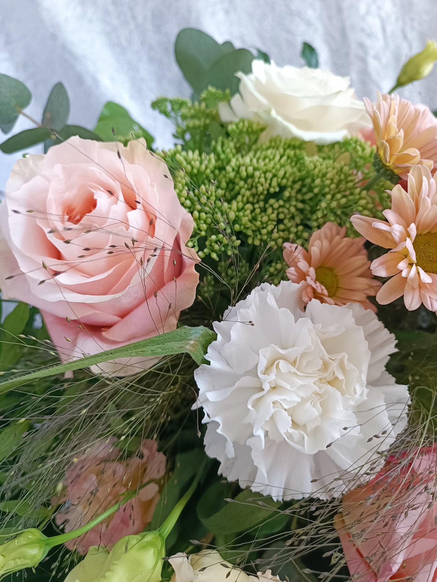 Mazzo fiorito in colori pastello