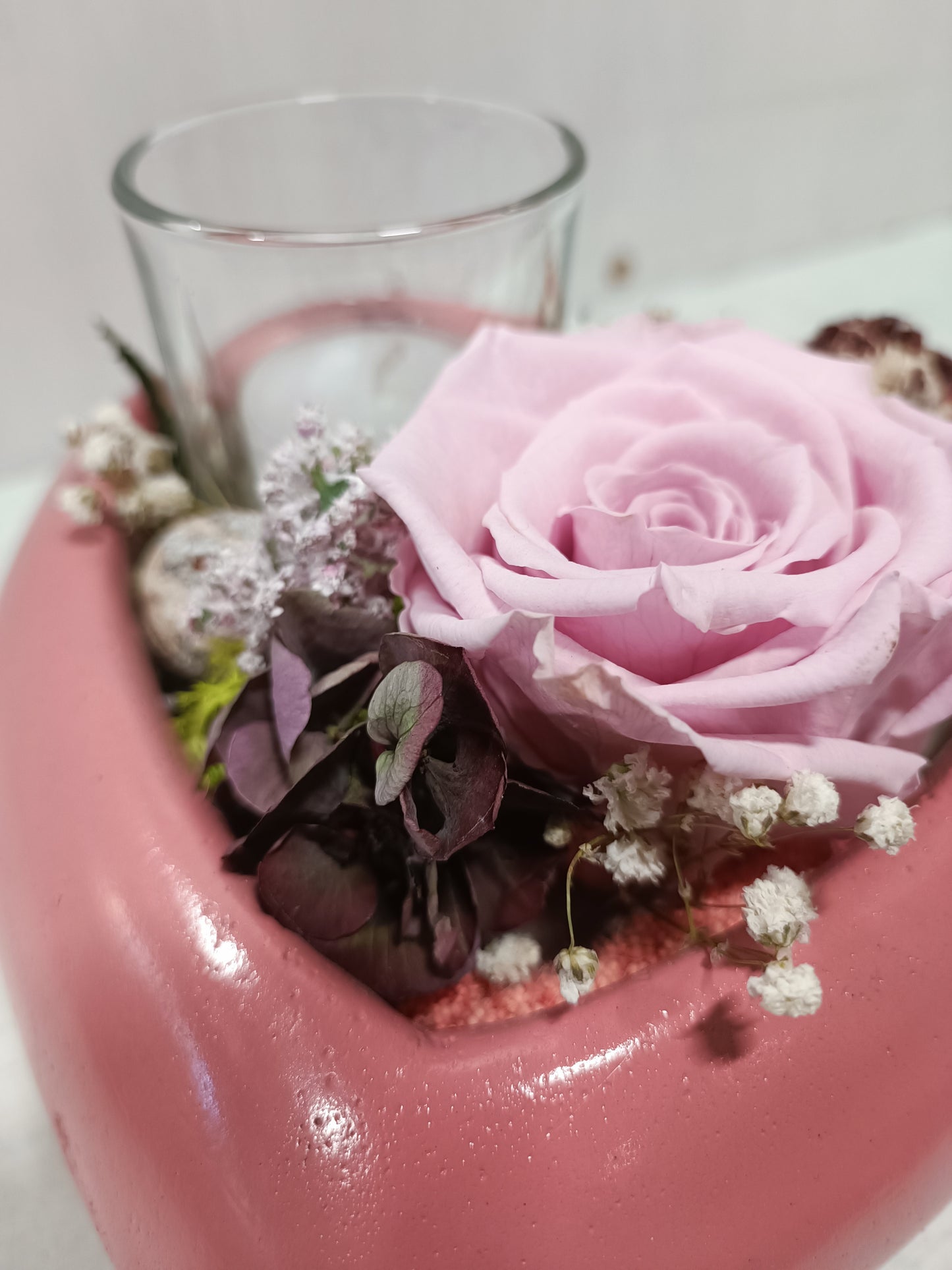 Composizione con rosa stabilizzata