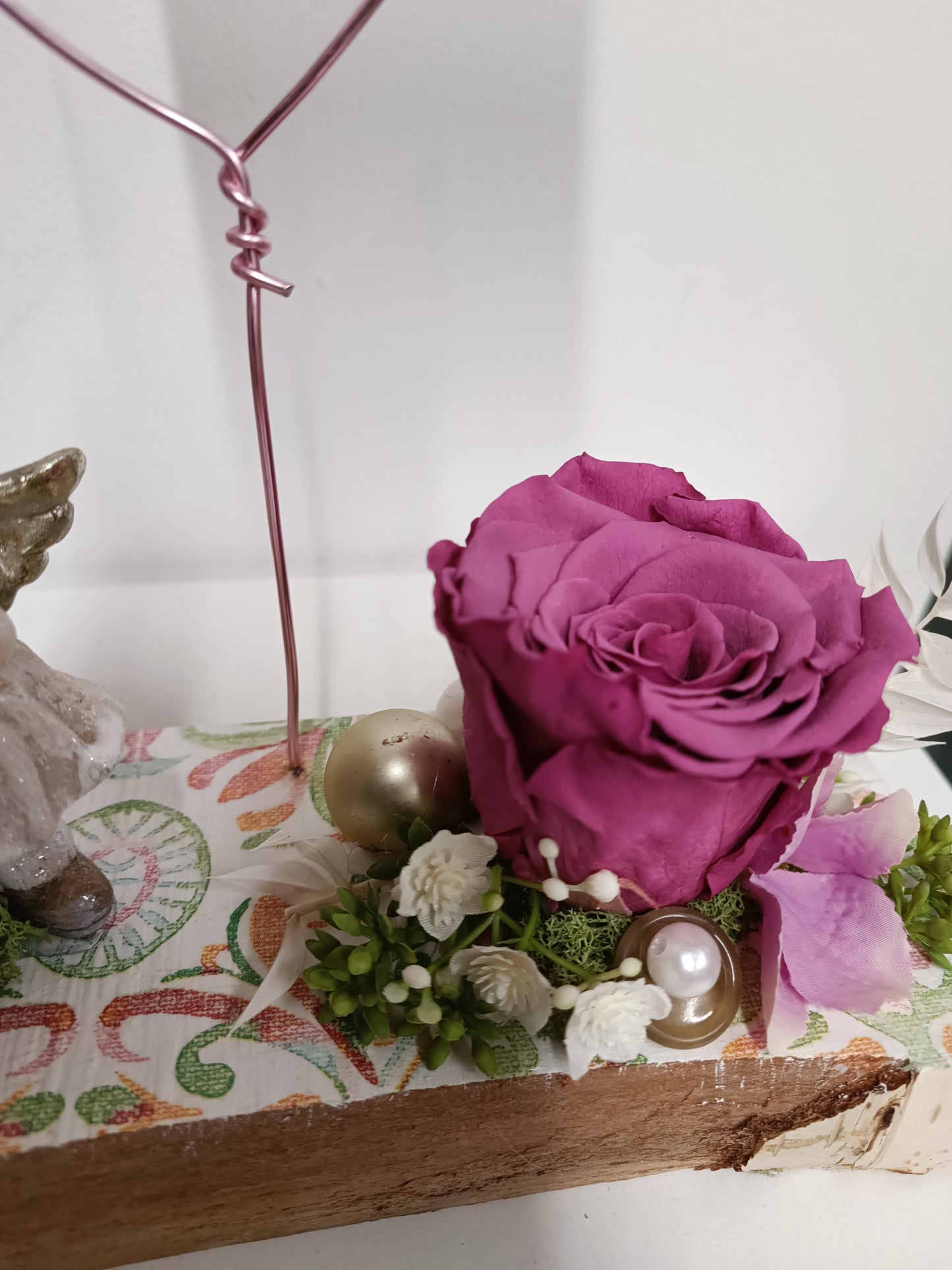 Composizione con rosa stabilizzata