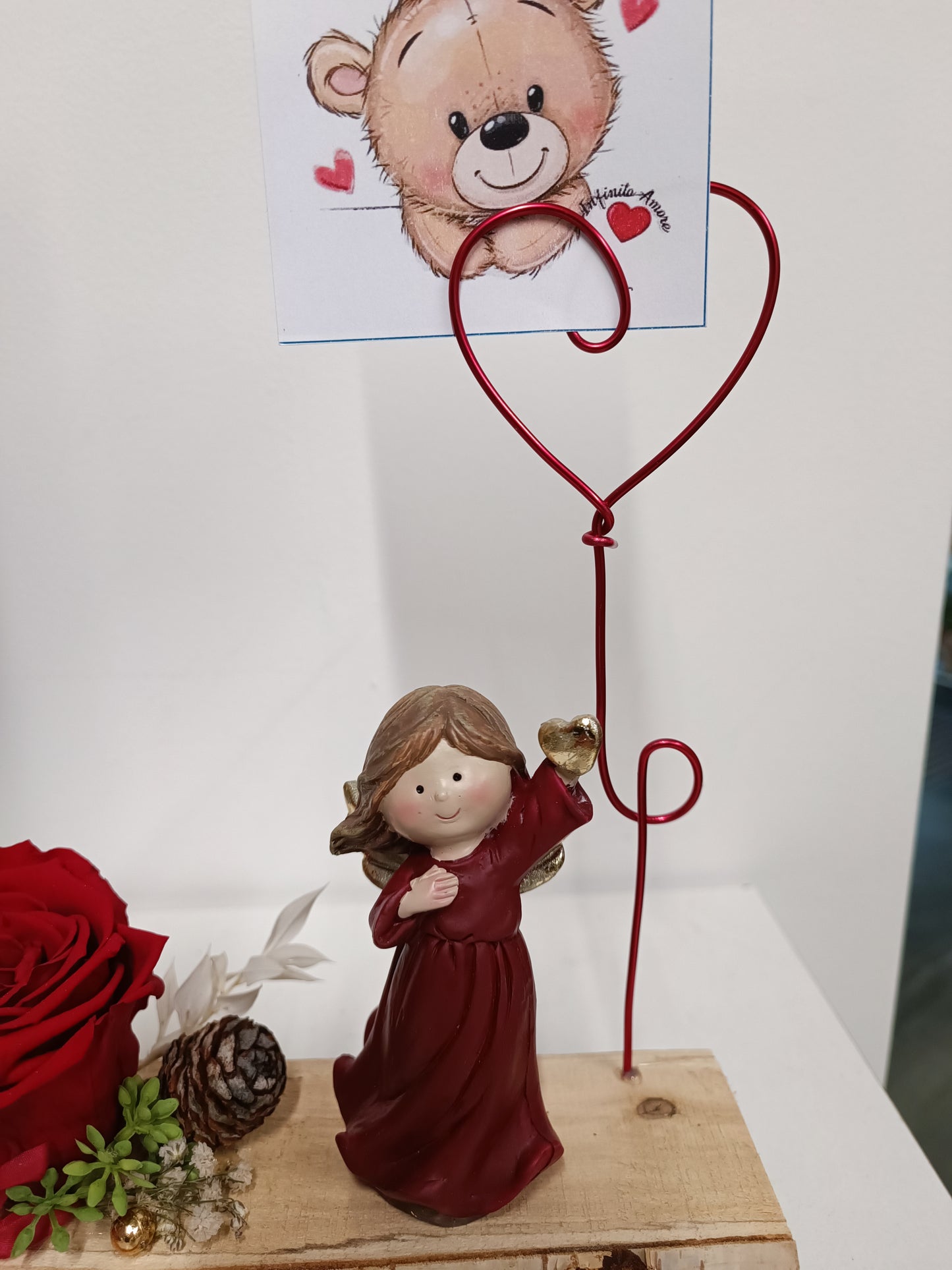 Composizione con rosa stabilizzata