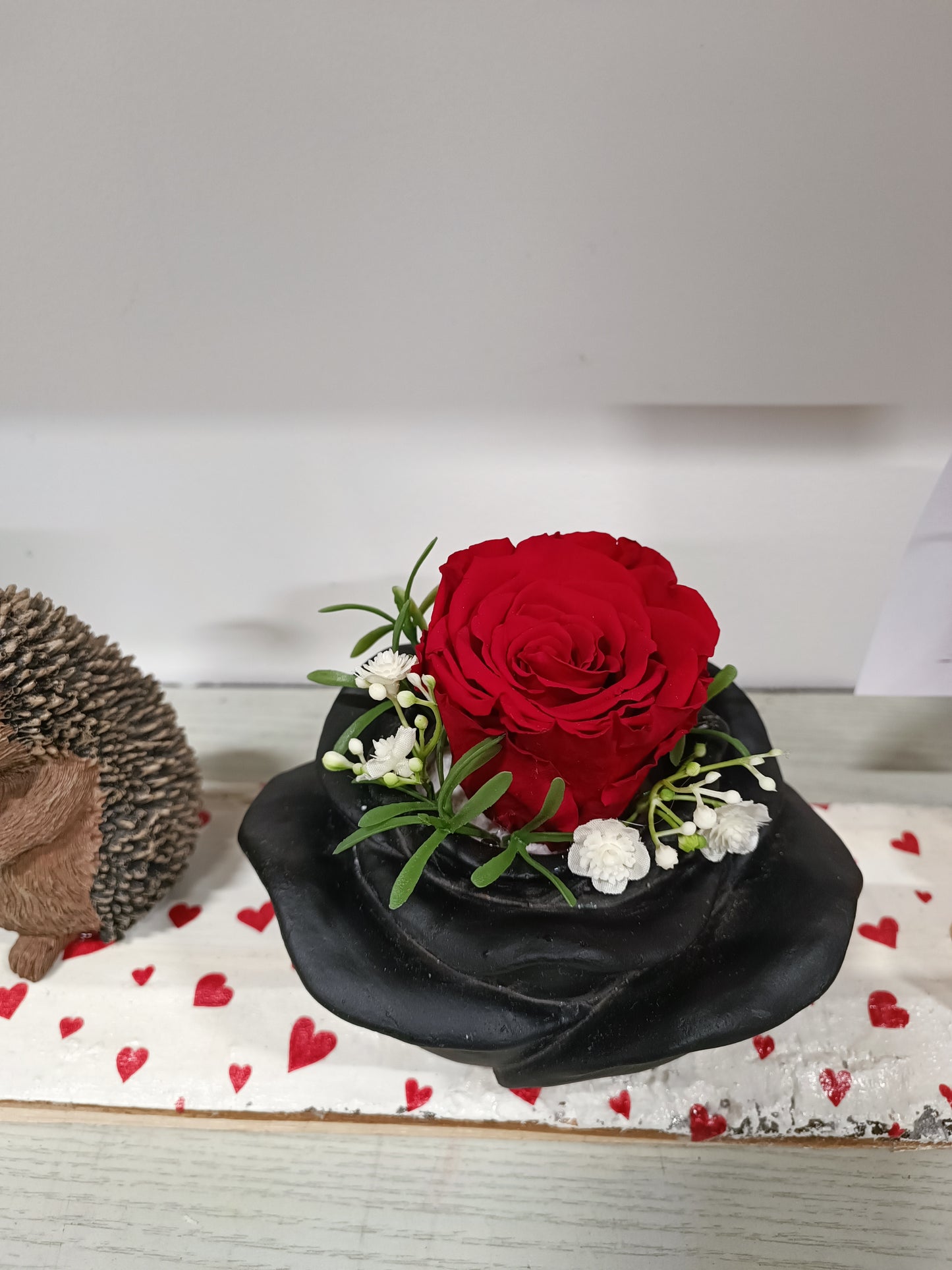 Composizione con rosa stabilizzata