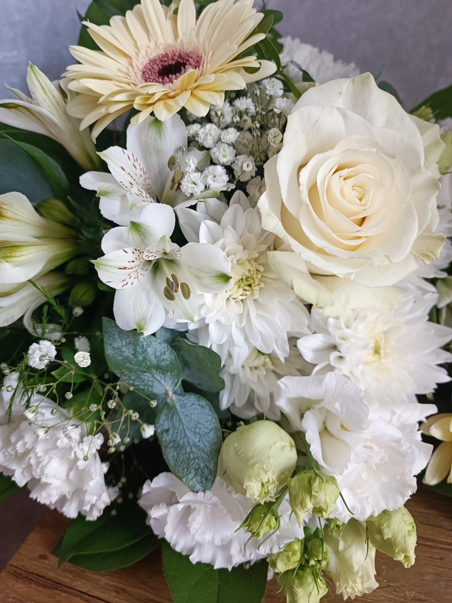 Mazzo fiorito in bianco