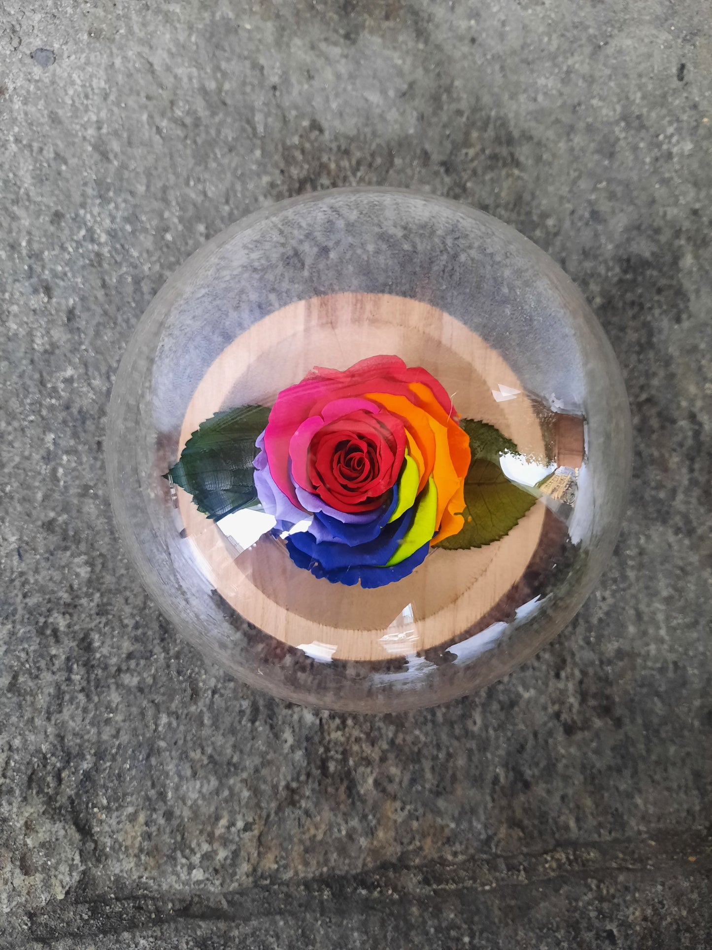 Sfera di vetro con rosa stabilizzata