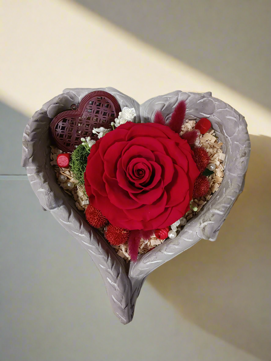 Composizione con rosa stabilizzata