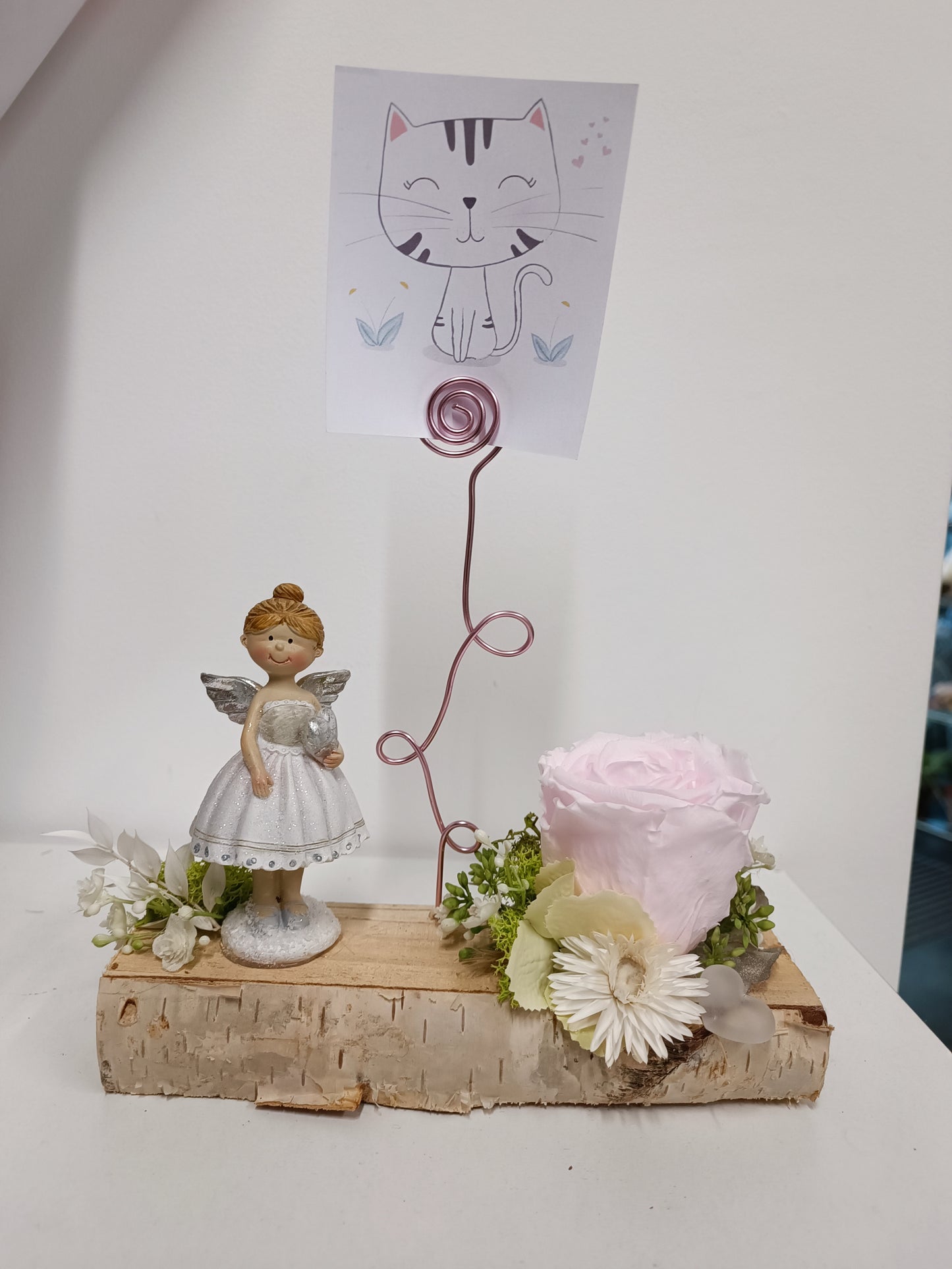 Composizione con rosa stabilizzata