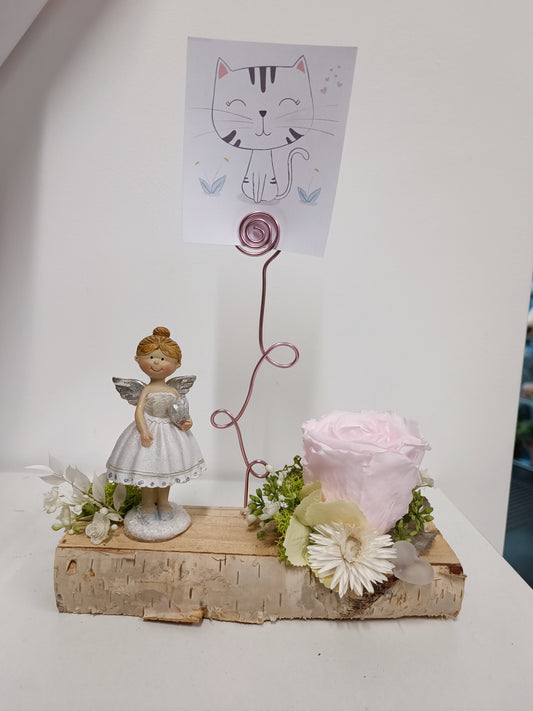 Composizione con rosa stabilizzata