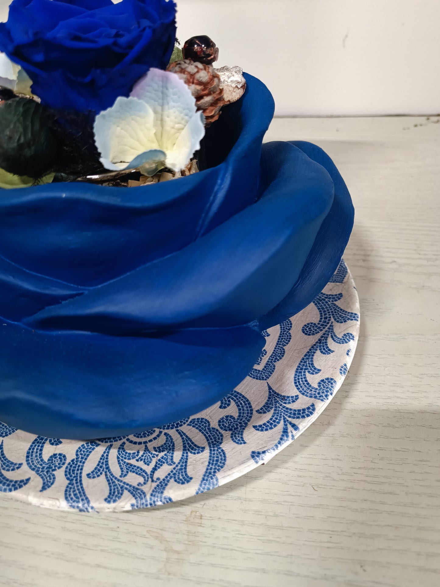 Composizione con rosa stabilizzata