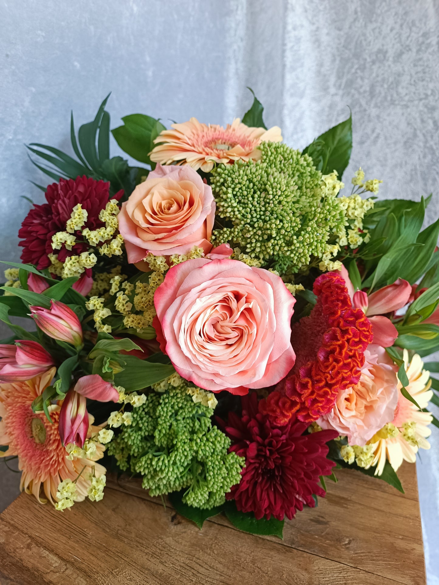 Mazzo fiorito in colori caldi