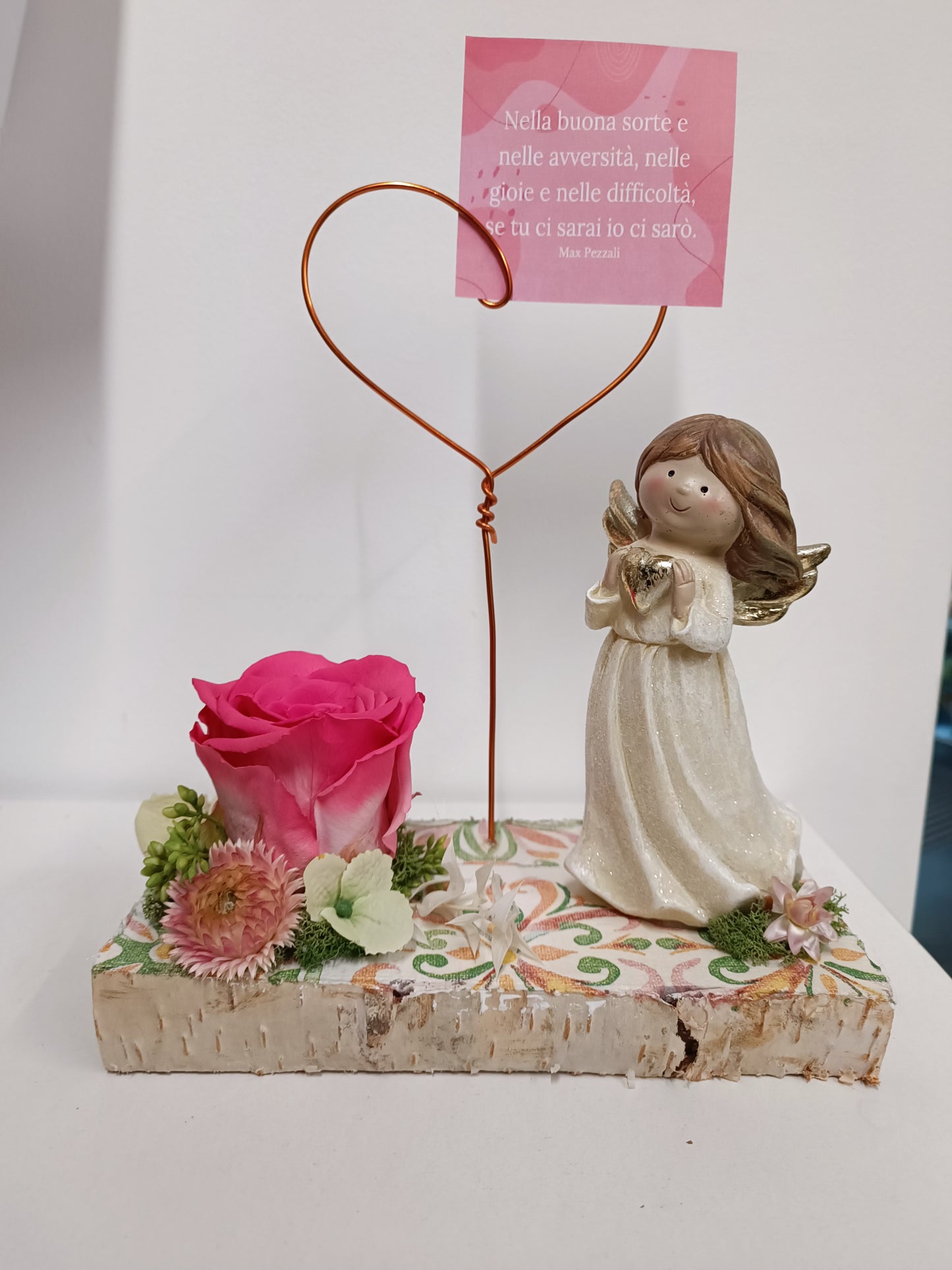 Composizione con rosa stabilizzata