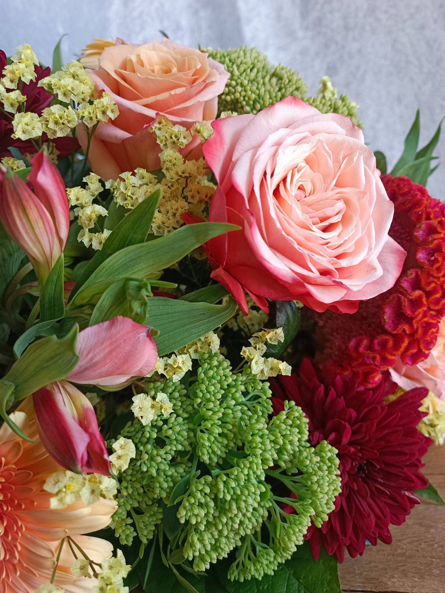 Mazzo fiorito in colori caldi