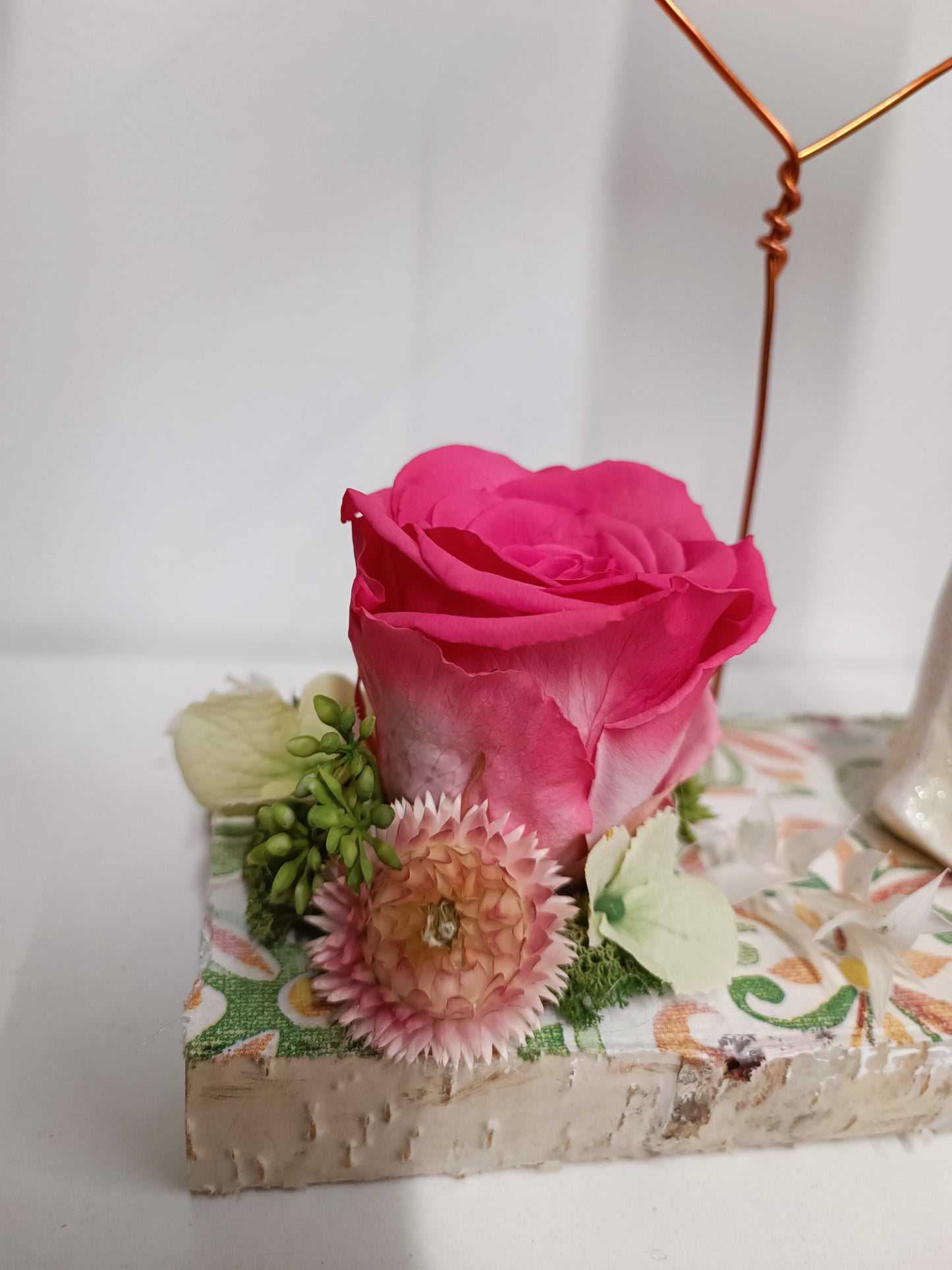 Composizione con rosa stabilizzata