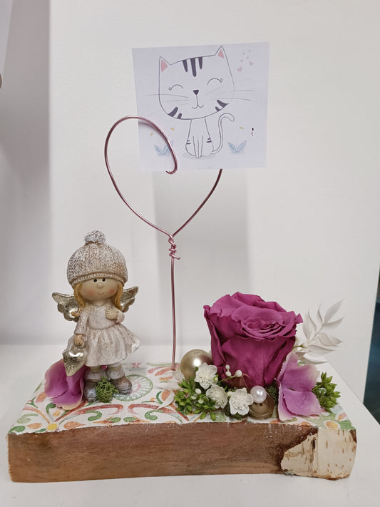 Composizione con rosa stabilizzata