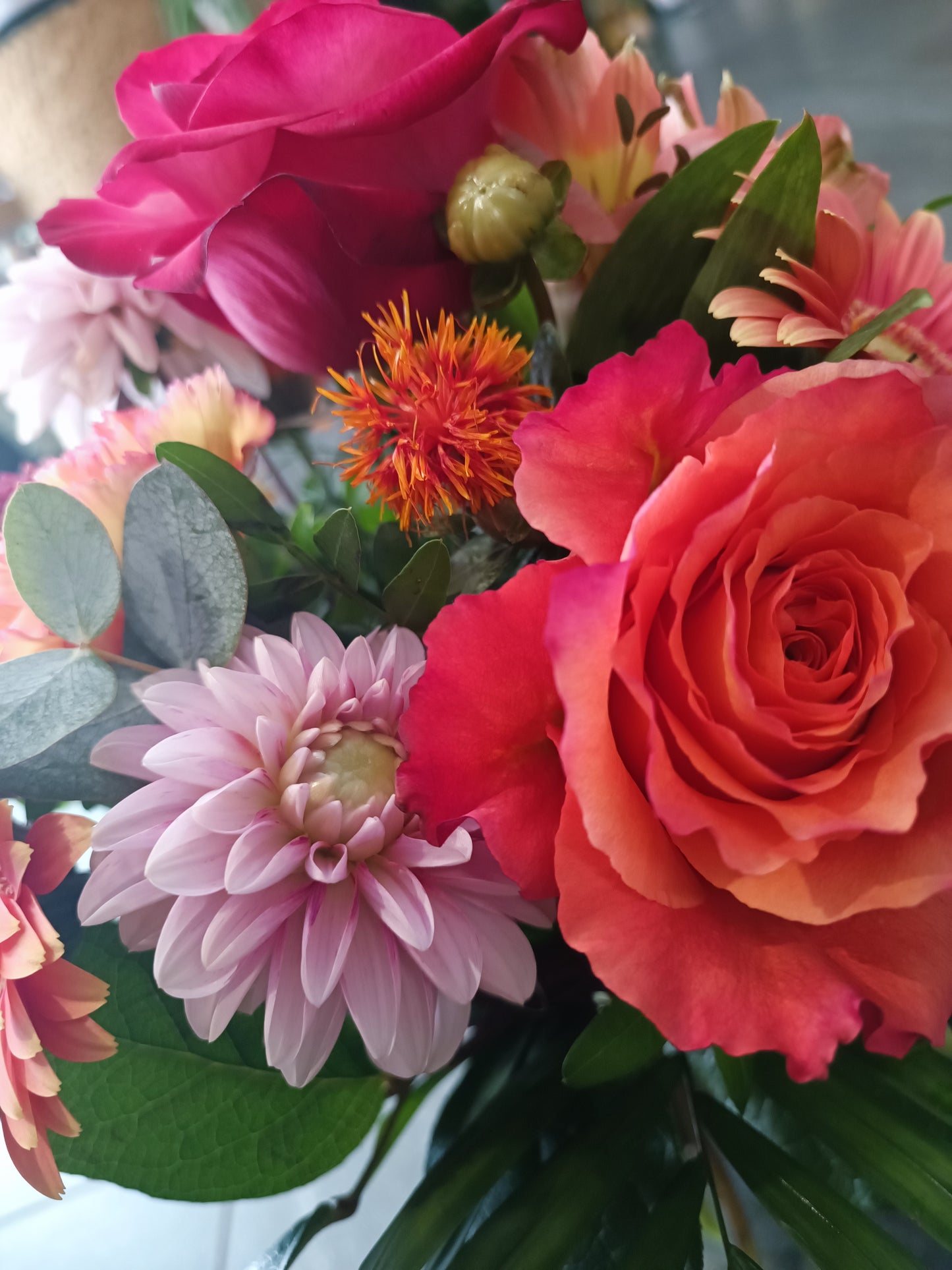 Mazzo fiorito in colori vivaci