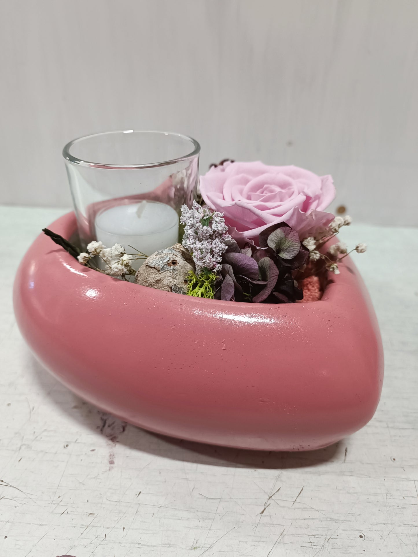 Composizione con rosa stabilizzata