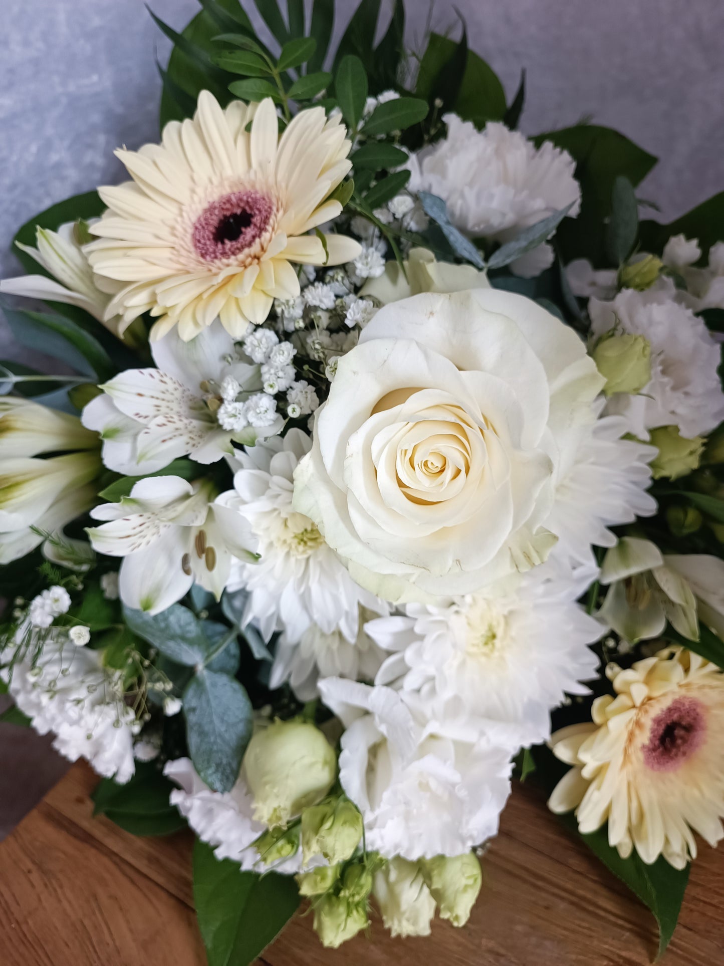 Mazzo fiorito in bianco