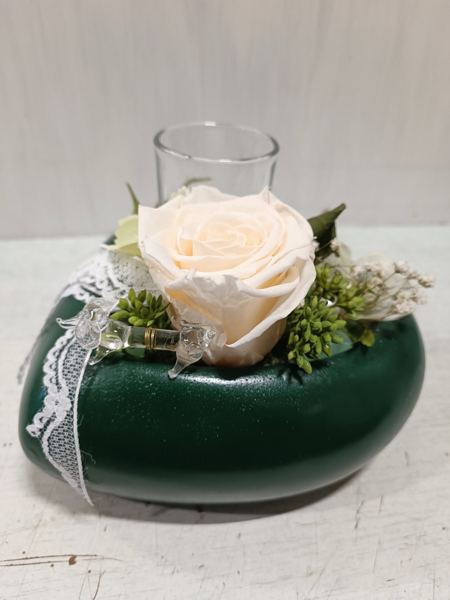 Composizione con rosa stabilizzata