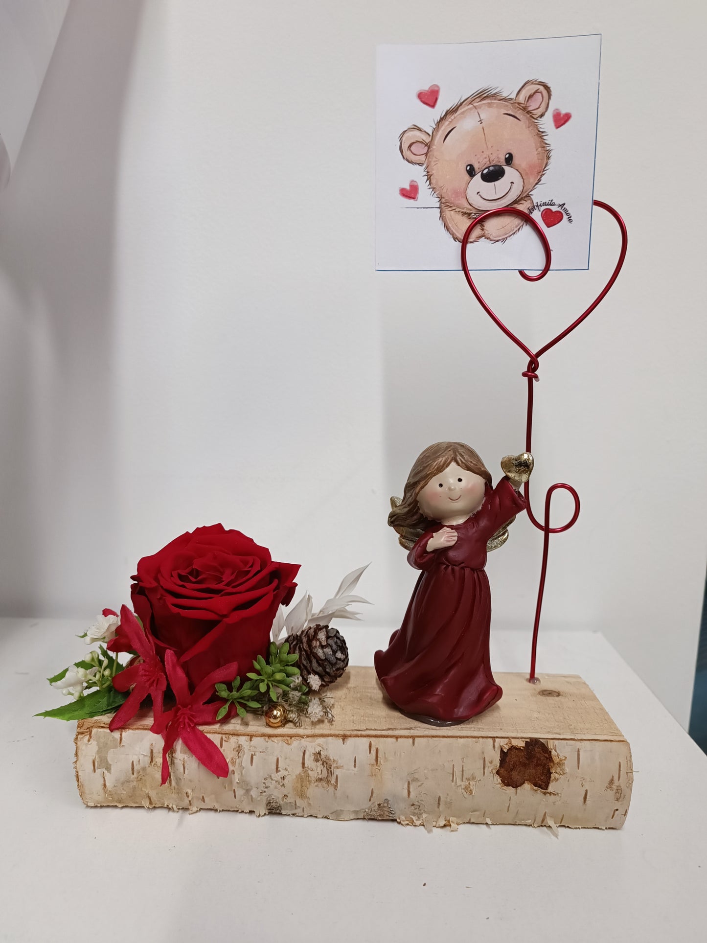 Composizione con rosa stabilizzata