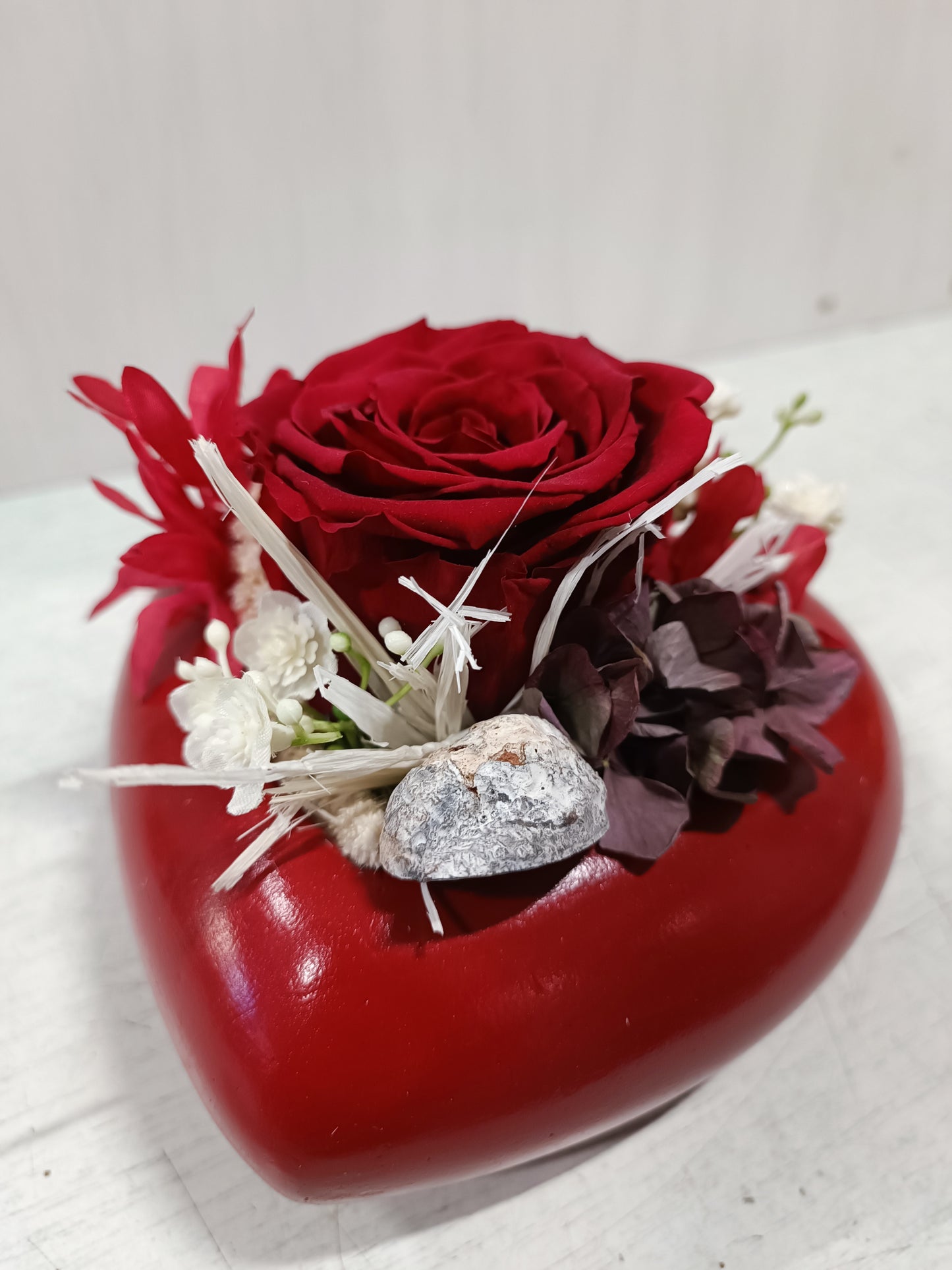 Composizione con rosa stabilizzata