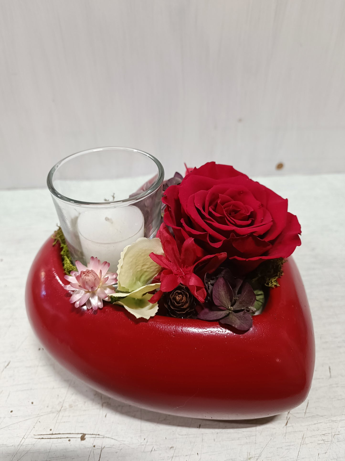 Composizione con rosa stabilizzata