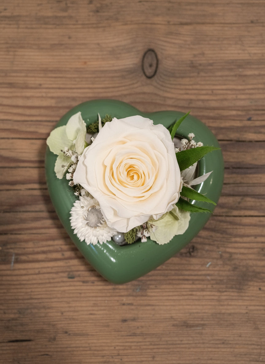 Composizione con rosa stabilizzata