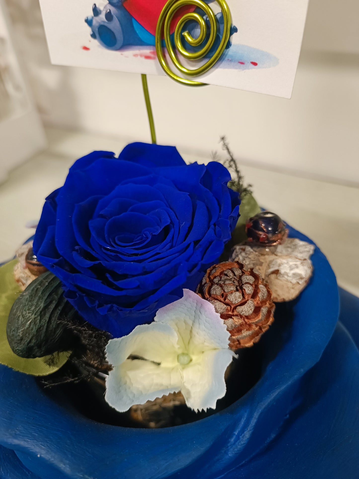 Composizione con rosa stabilizzata